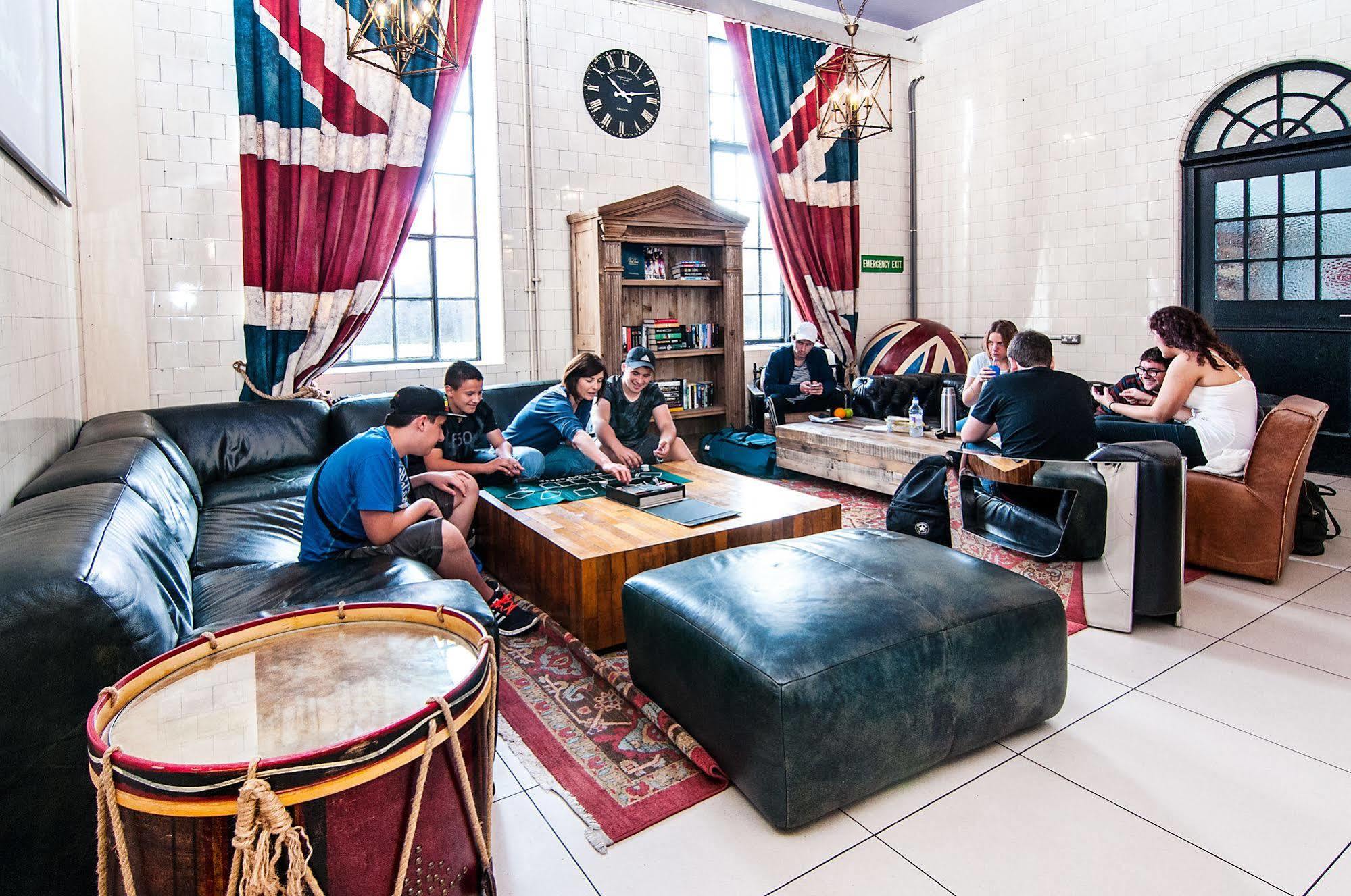 Rest Up Hostel ลอนดอน ภายนอก รูปภาพ